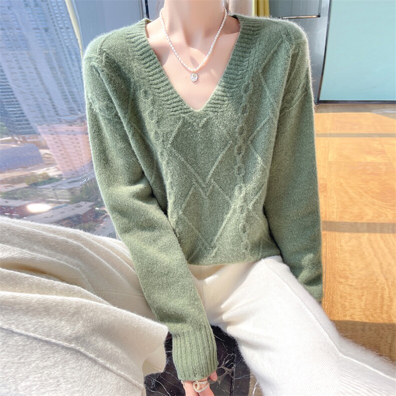 2025秋冬V领100%纯羊毛衫女菱形扭花长袖针织毛衣宽松羊绒打底衫图片