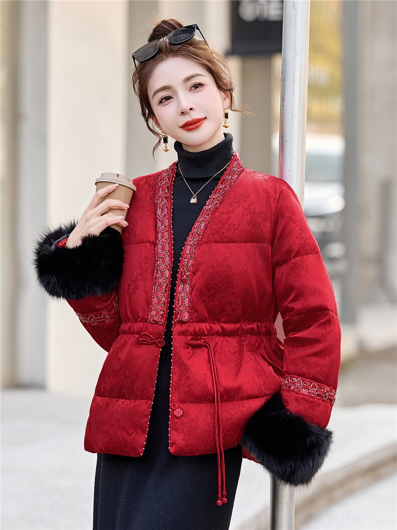 现货2026年冬季短款新中式真狐狸毛重工收腰显瘦羽绒服,女装羽绒服,伊仟回