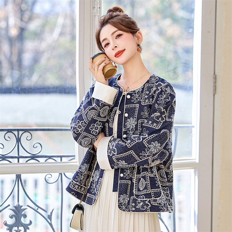 复古蓝色刺绣亮片牛仔外套女2025春节新款气质百搭新中式圆领上衣,女装短外套,沁沁公主