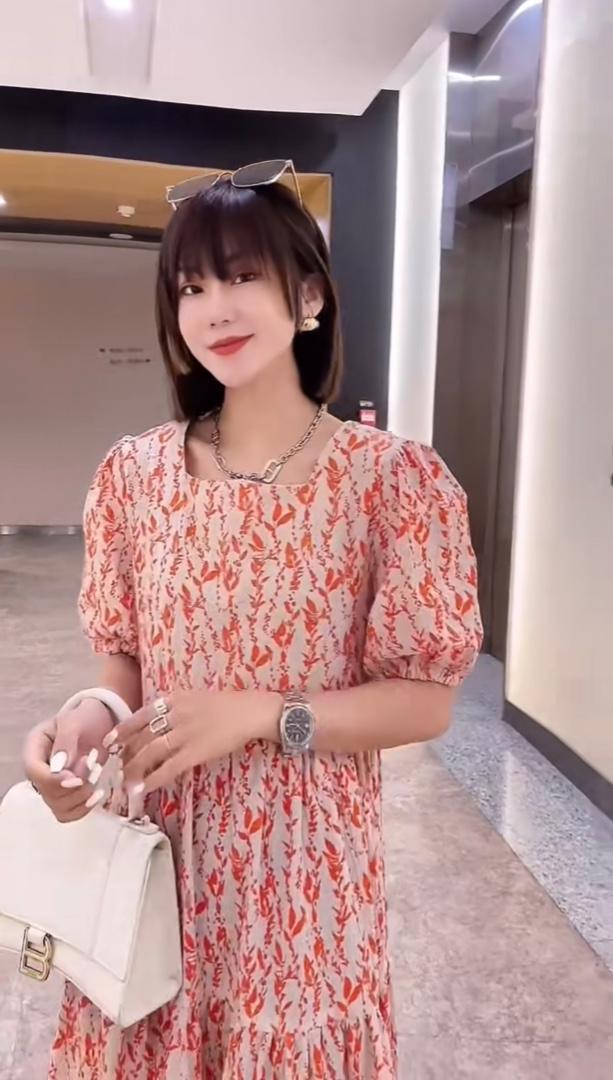 新款时尚方领碎花连衣裙,女装连衣裙,L·H·X