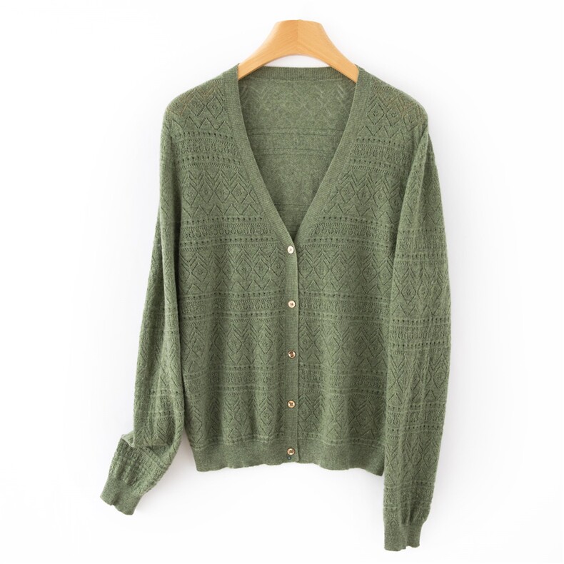 2025年秋季常规单排扣宽松型V领镂空开衫时尚百搭，女装针织衫/毛衣，晨收贸易商行