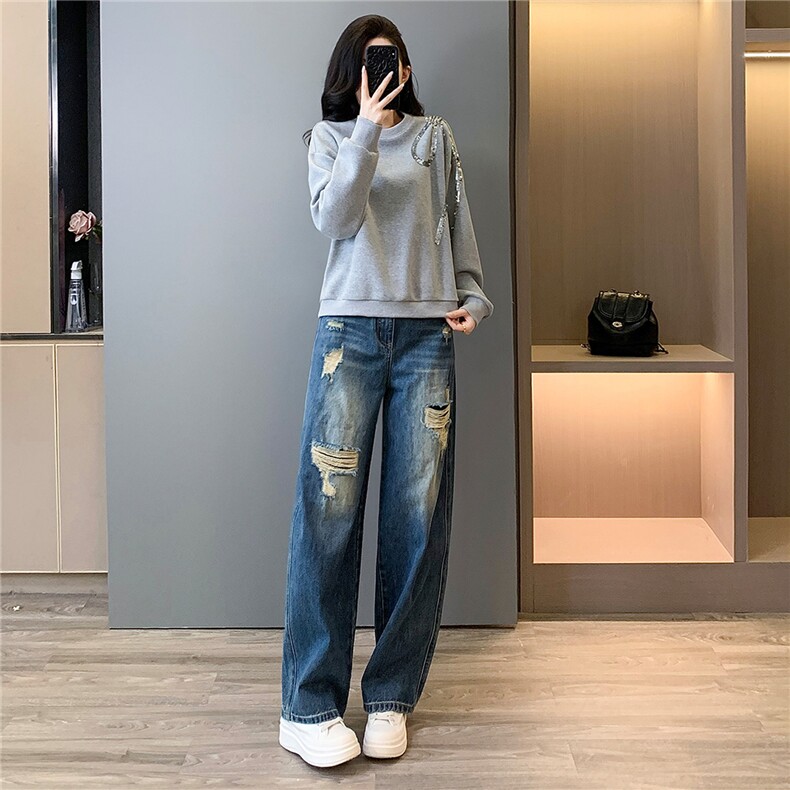 高级感时尚潮流套装女春新款修身显瘦圆领刺绣上衣牛仔长裤两件套图片