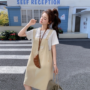 2025新款夏季时尚小众设计感减龄短袖T恤阔版百搭背带裙两件套装图片