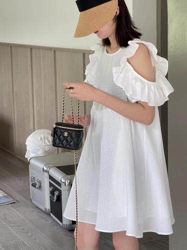 韩版木耳边露肩连衣裙，女装连衣裙，玩美