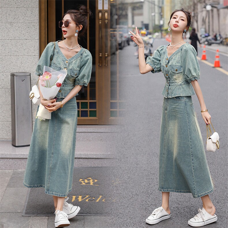 2023年夏季新款女装时尚休闲减龄上衣加半裙牛仔套装图片