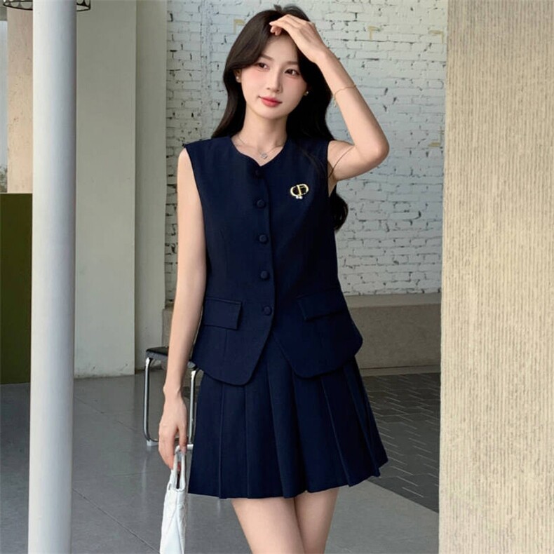 2025年夏季新款时尚舒适修身百褶短裙两件套，女装套装/套裙，心心服饰