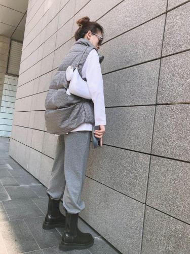 9312--1羽绒马甲
不惧严寒，百搭款演绎整个冬,女装马甲,蓝衣可