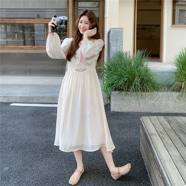 新中式刺绣连衣裙女秋季2025新款独特漂亮国风高级感气质优雅长裙,女装连衣裙,蝶眷