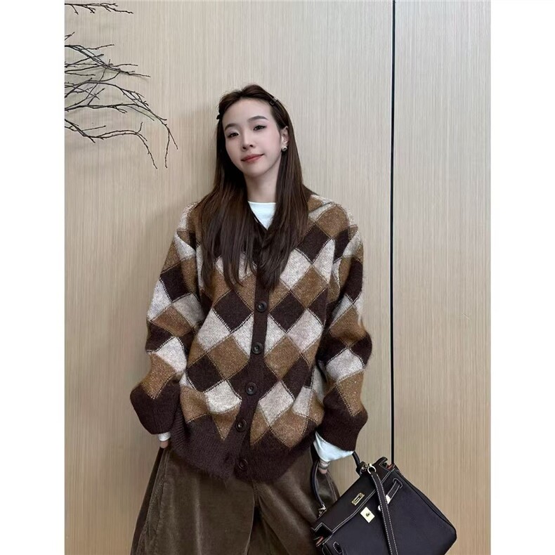 复古撞色菱格长袖情侣毛衣外套女2026秋冬韩系宽松显瘦针织上衣潮图片