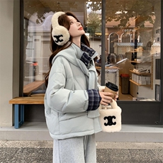 现货新款韩版宽松立领撞色格子袖口配围巾羽绒服短款外套面包服，女装羽绒服，2B114