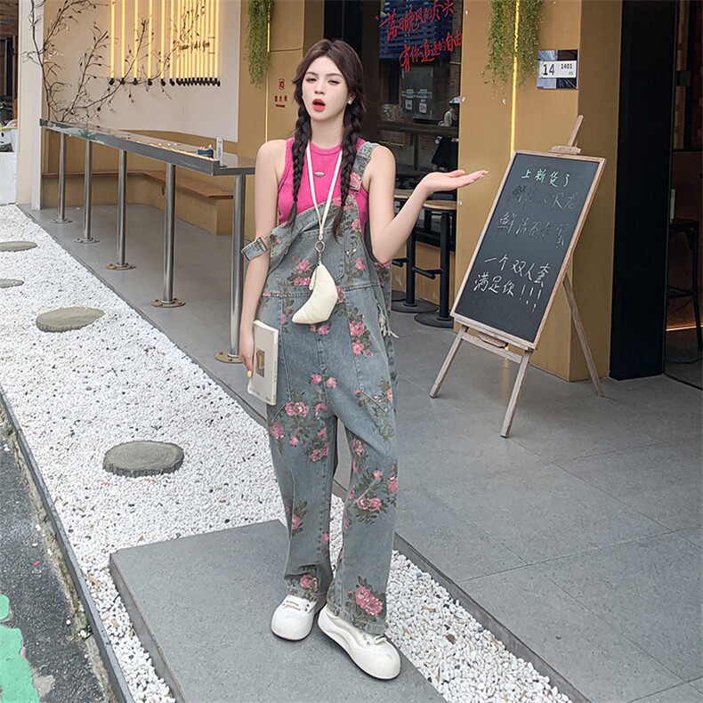 韩系甜酷俏皮背心碎花背带裤女夏季2024新款设计感洋气,女装牛仔裤,2C292