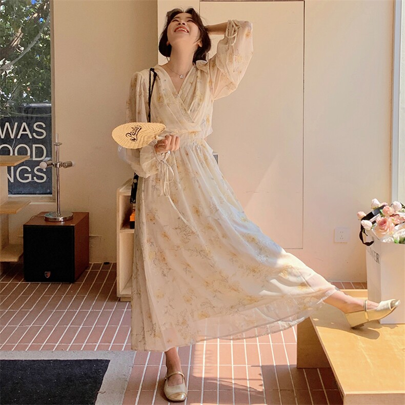 茶歇法式v领碎花连衣裙女2025夏季新款小心机露腰气质显瘦长裙潮,女装连衣裙,浙宝305