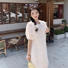 夏季新款甜美气质中长款连衣裙女显瘦修身泡泡袖设计清新花朵装饰适合度假或日常穿着，女装连衣裙，秋水欣儿