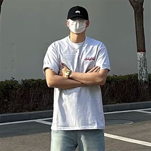 万针全刺绣工艺抖音得物高品质260克重磅纯棉双纱美式高街短袖T恤,小圆领白T恤短袖搭配图图片