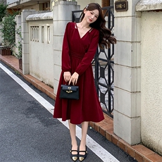 优雅气质红色长袖连衣裙女2025秋季新款收腰显瘦洋气减龄漂亮长裙，女装连衣裙，玖莱伊