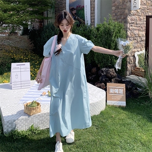 韩版慵懒风简约v领连衣裙女2025夏季新款法式宽松显瘦泡泡袖长裙图片