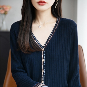 2025年秋季新款百搭女士撞色V领开衫图片