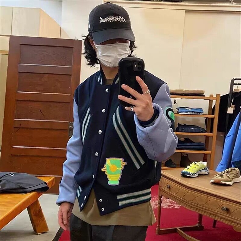 W9426-P75 网图现货 新款高街限定蓝袖短款拼接棒球服夹克外套图片