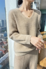 时尚V领羊毛衫女秋冬新款修身显瘦气质打底针织衫，女装羊毛衫，宇灿羊绒