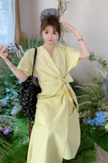 黄色短袖连衣裙子女夏2025年新款设计感小众法式气质收腰显瘦长裙，女装连衣裙，2D045