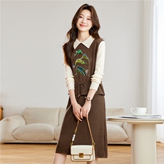 2025秋冬新款假两件娃娃领针织连衣裙女中长款收腰显瘦气质毛衣裙，女装针织衫/毛衣，艾米