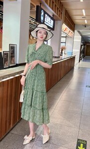 碎花修身连衣裙图片
