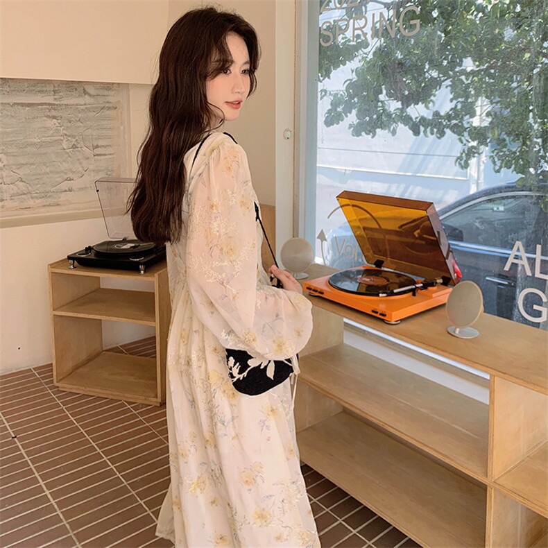 茶歇法式v领碎花连衣裙女2025夏季新款小心机露腰气质显瘦长裙潮,女装连衣裙,浙宝305