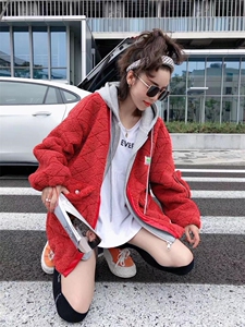 菱形格压外套图片