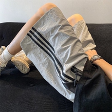 灰色