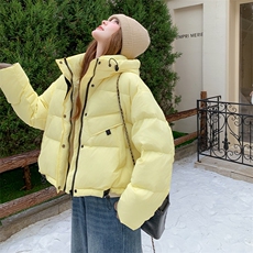 黄色今年流行超火的连帽羽绒服女2025冬季新款加厚保暖短款面包服，女装羽绒服，欣美人
