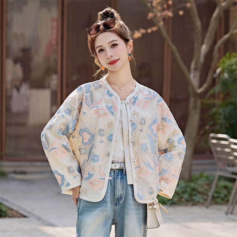 2025新款春装新中式国风复古盘扣刺绣气质宽松显瘦上衣短款外套女,女装短外套,曼娅璐