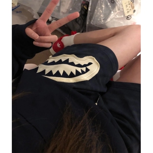 鲨鱼嘴贴布短裤美式高街五分裤男女2026夏季度假穿搭新款运动裤子图片
