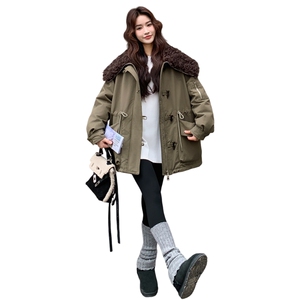 羊羔毛大翻领派克服女2025冬白鸭绒韩版宽松加厚保暖牛角扣羽绒服图片