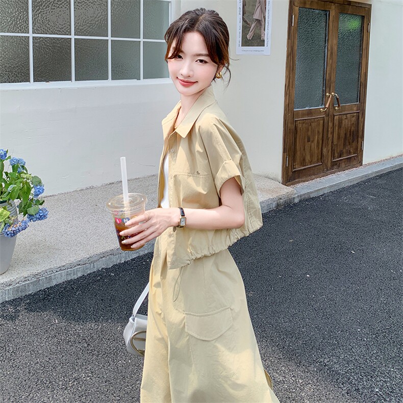卡其色休闲设计感两件套连衣裙女夏季新款韩系松弛感通勤A字裙,女装套装/套裙,维壹