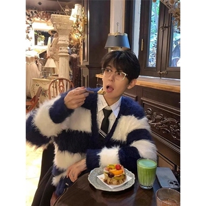 小众设计高级感黑白条纹仿貂毛V领毛衣男女简约宽松拼接针织衫潮图片