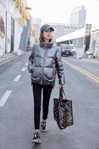 亮皮羽绒服，女装羽绒服，依水云阁