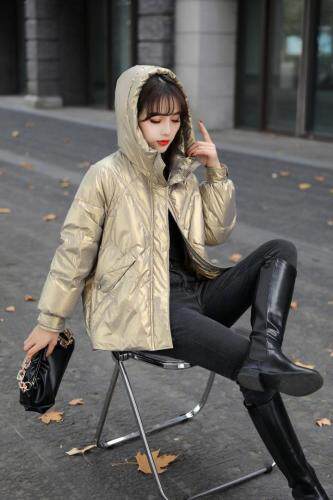 珠光亮面带帽时尚羽绒服，女装羽绒服，平凡人生