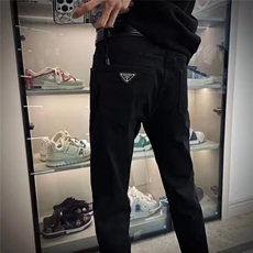 春秋款后袋金属三角标黑色小脚裤百搭显瘦修身高端潮流牛仔长裤，男装休闲裤，星座506A