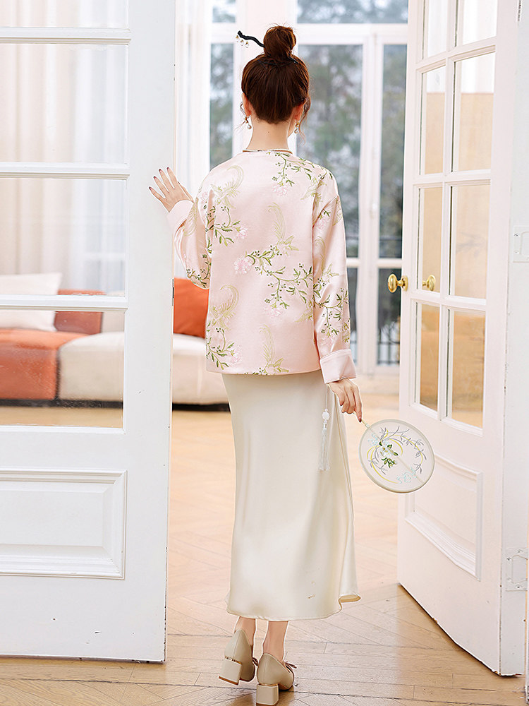 2026年春季新款新中式G风重工刺绣盘扣撞色复古名族风短款女外套,女装短外套,奕薇雅