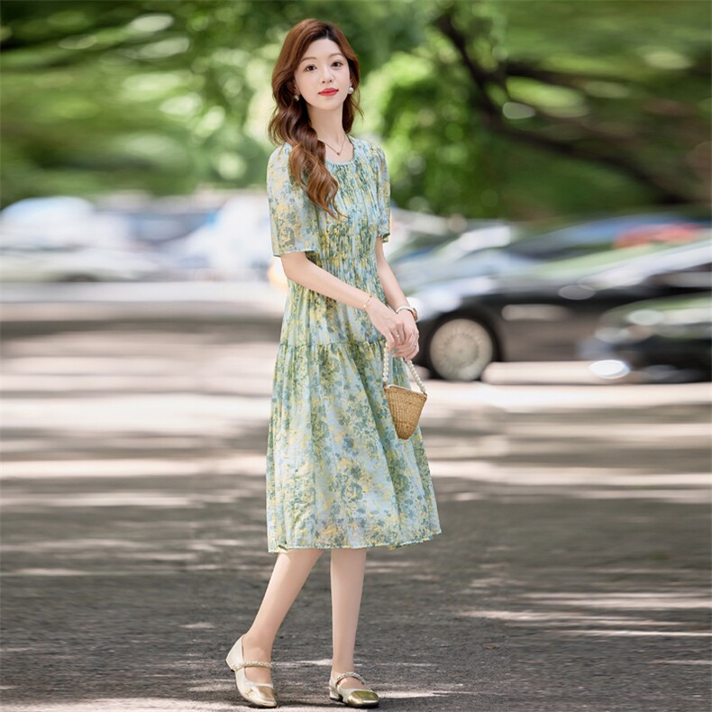 2025年夏季夏季新款高级显瘦碎花收腰连衣裙,女装连衣裙,米莱