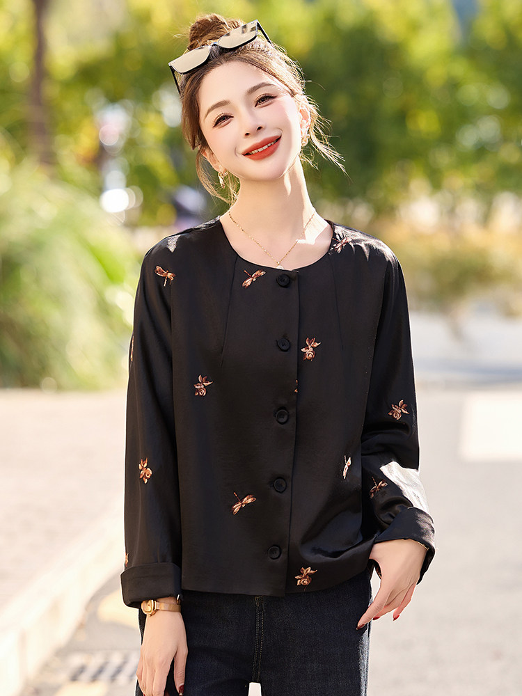 新中式外套女2025春秋新款小个子宽松洋气时尚国风缎面刺绣短上衣,女装短外套,缘衣格