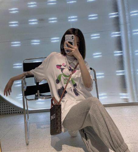 现货～牛转乾坤、大板型T～白色、橘色、蓝色～均码，女装，LOVELS