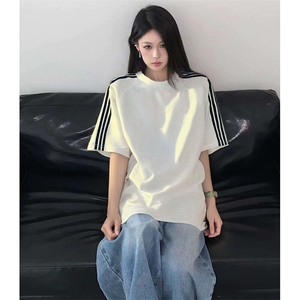 抖音得物品质二开240克宽松纯棉美式潮牌印花三条杠中性风短袖T恤图片