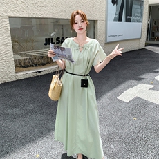 慵懒氛围感度假风连衣裙2025夏季新款韩版浅绿色系带泡泡袖中长裙，女装连衣裙，2C159