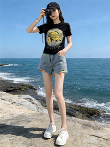 女夏季新款韩版运动休闲套装卡通印花圆领短袖宽松牛仔短裤两件套图片