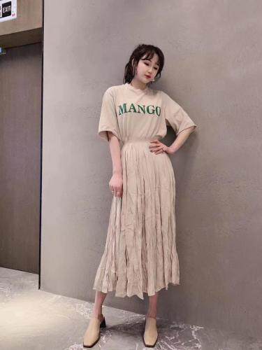 春夏半身裙、连衣裙火爆登场，女装半身裙，亮金金