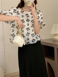 夏季新款泡泡面料小衫图片