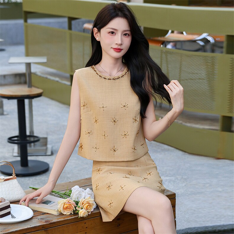刺绣灰色无袖马甲背心半身裙套装女夏巨好看两件套小众设计感爆款,女装套装/套裙,心心服饰