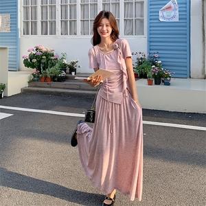 2025夏季新款粉色不规则长裙两件套女显瘦短款T恤系带半身裙套装图片