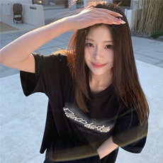 黑色